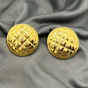 Round vintage clip on earring’s/shoe clips from the 70s